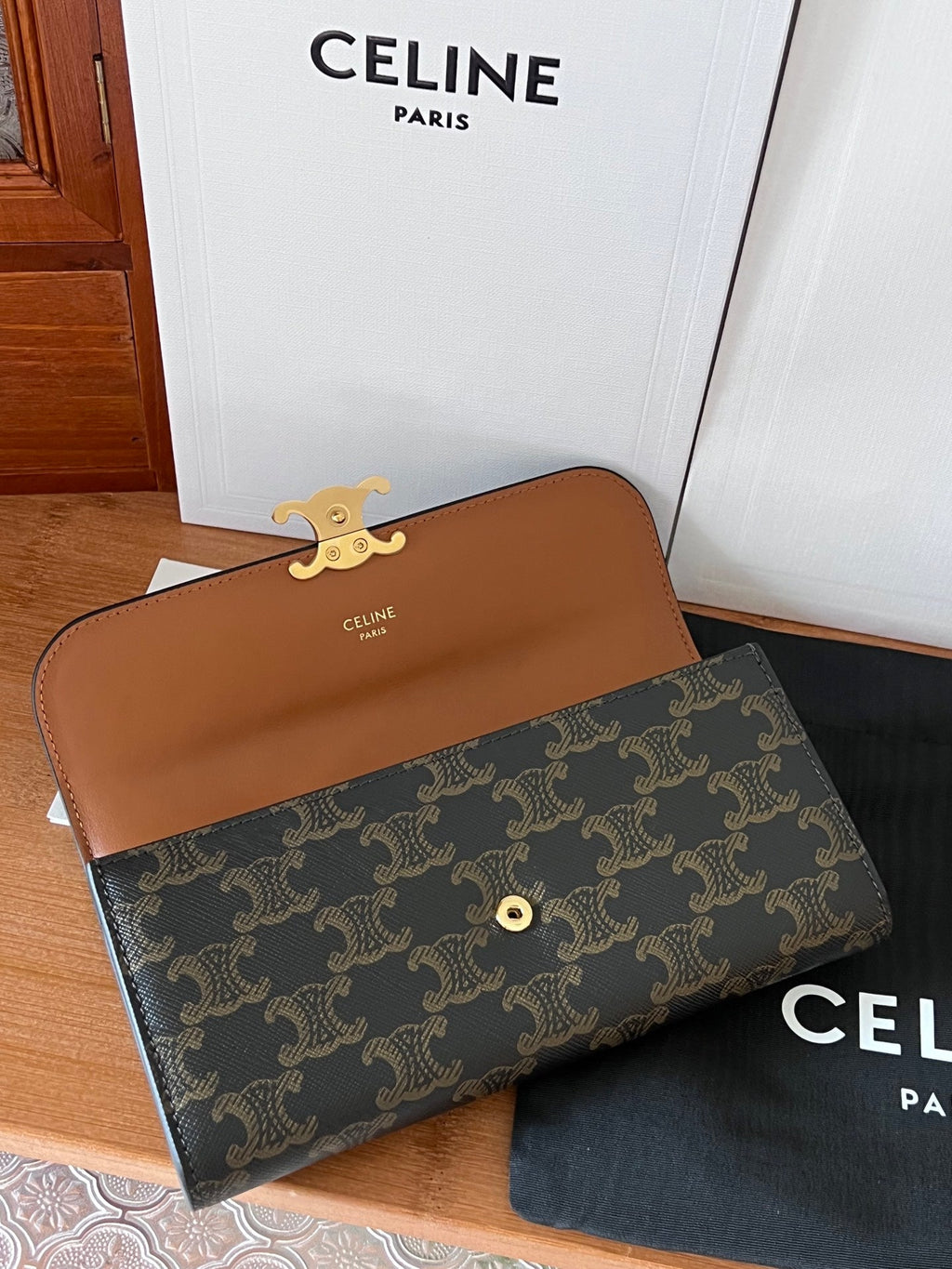 TRIOMPHE Flap Wallet Card Holder 19cm Tan Black Cafskin