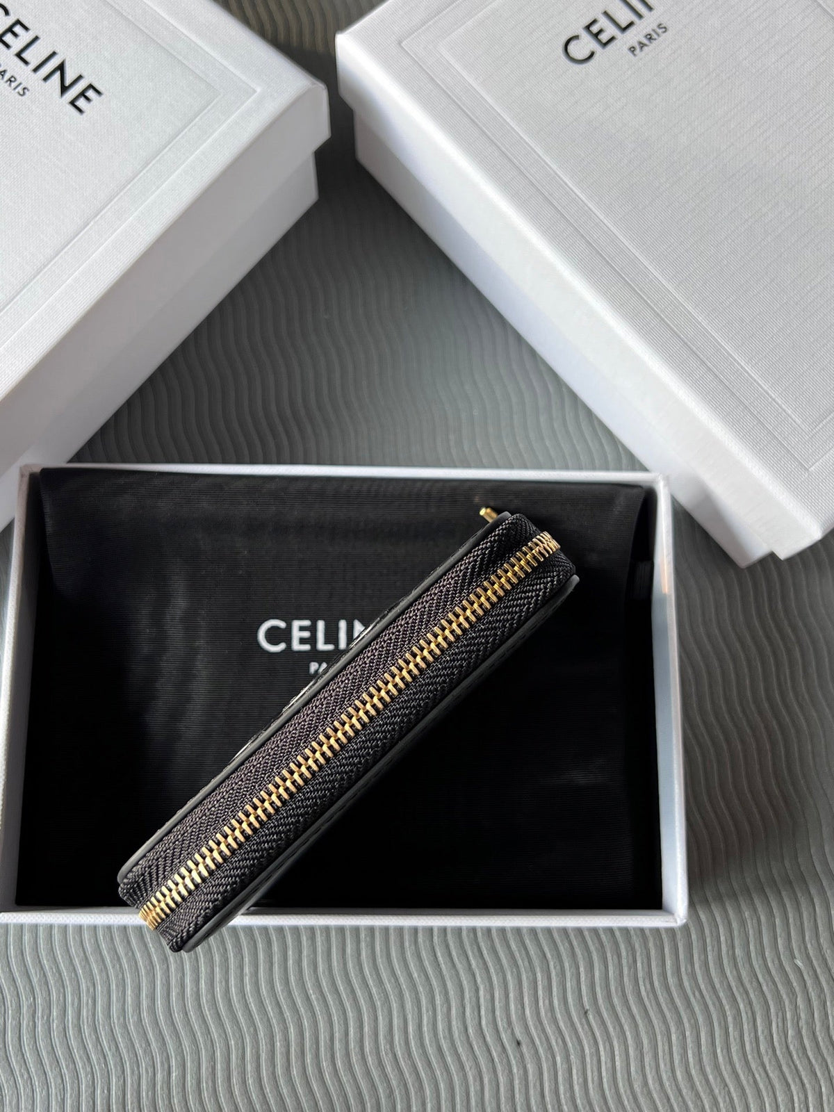 TRIOMPHE Compact Zipped Wallet Black Cowhide Leather