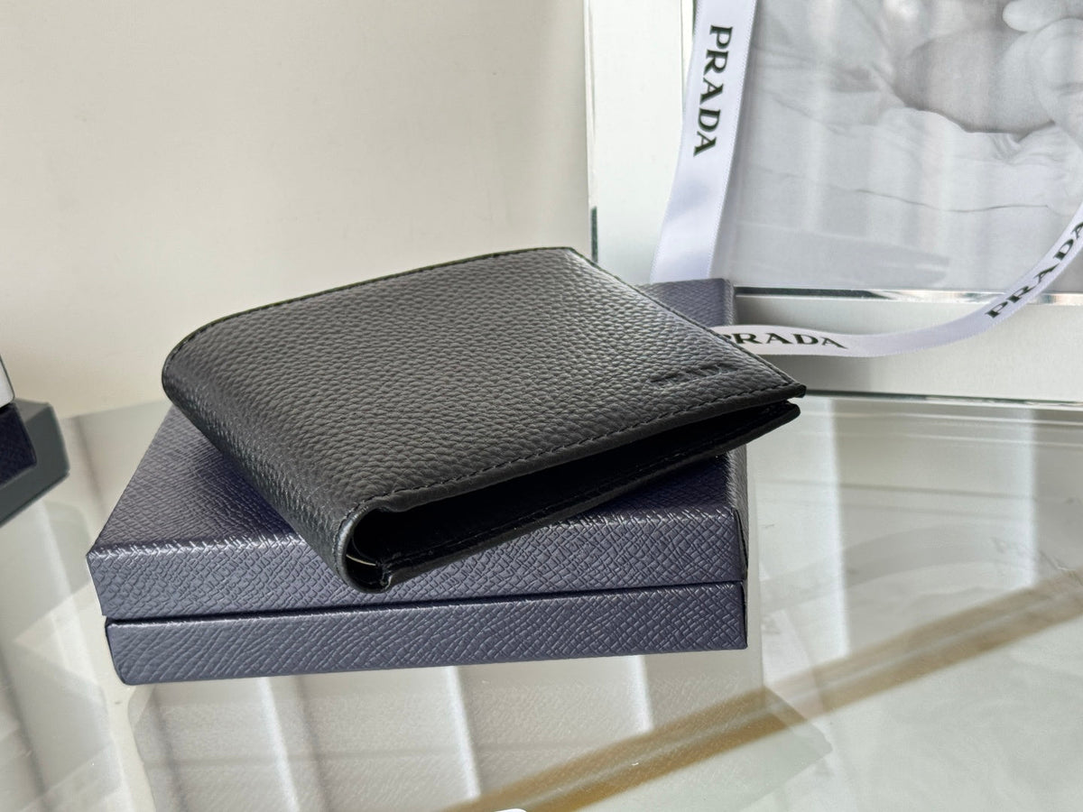 Pra 2M0513 Logo-Debossed Wallet 11cm Black lychee-grained cowhide
