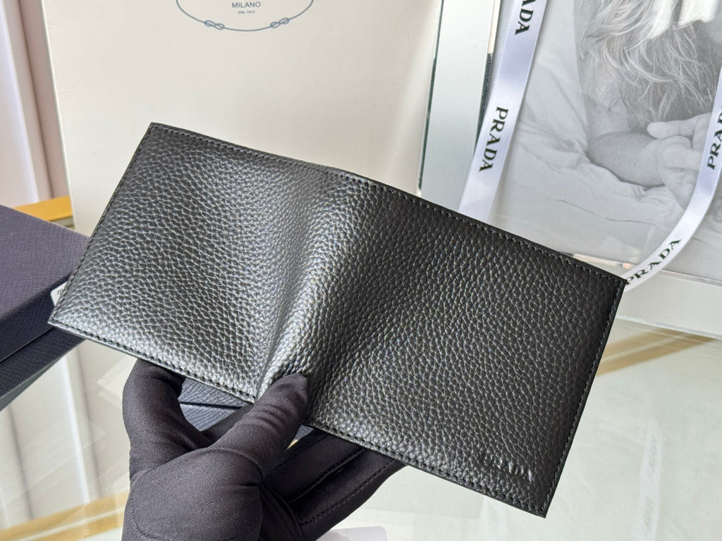 Pra 2M0513 Logo-Debossed Wallet 11cm Black lychee-grained cowhide