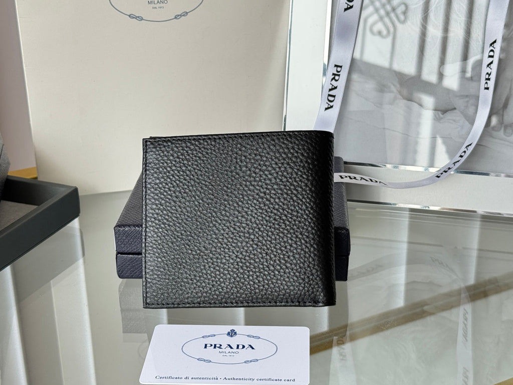 Pra 2M0513  Metal Triangle Logo Wallet 11cm Black lychee-grained cowhide