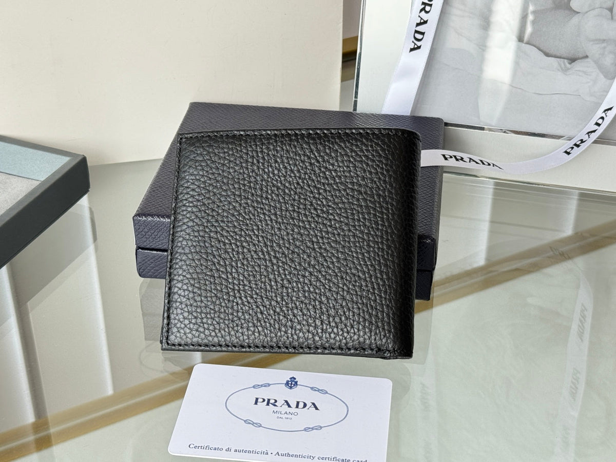 Pra 2M0513 Logo-Stamp Wallet 11cm Black lychee-grained cowhide