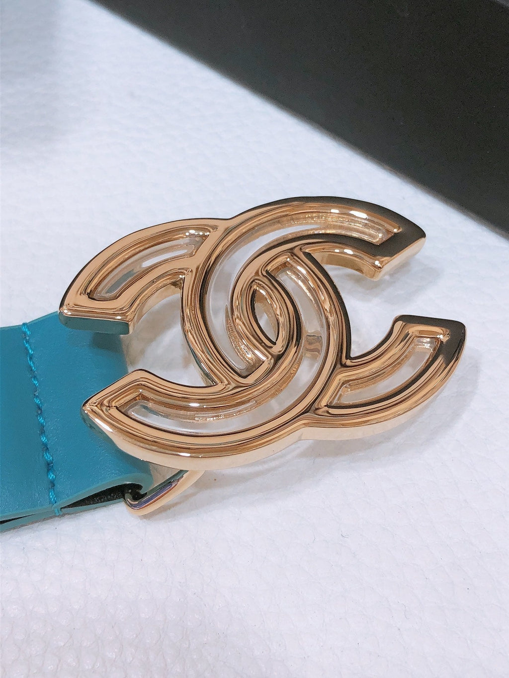 CHANEL BELT 3CM IN DODGER BLUE AND BLACK LAMBSKIN WITH GOLD HARDWARE
