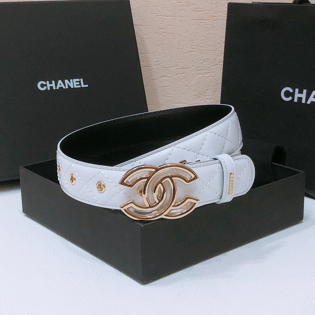 CHANEL BELT 3CM IN WHITE EMBROIDERED LAMBSKIN GOLD HARDWARE