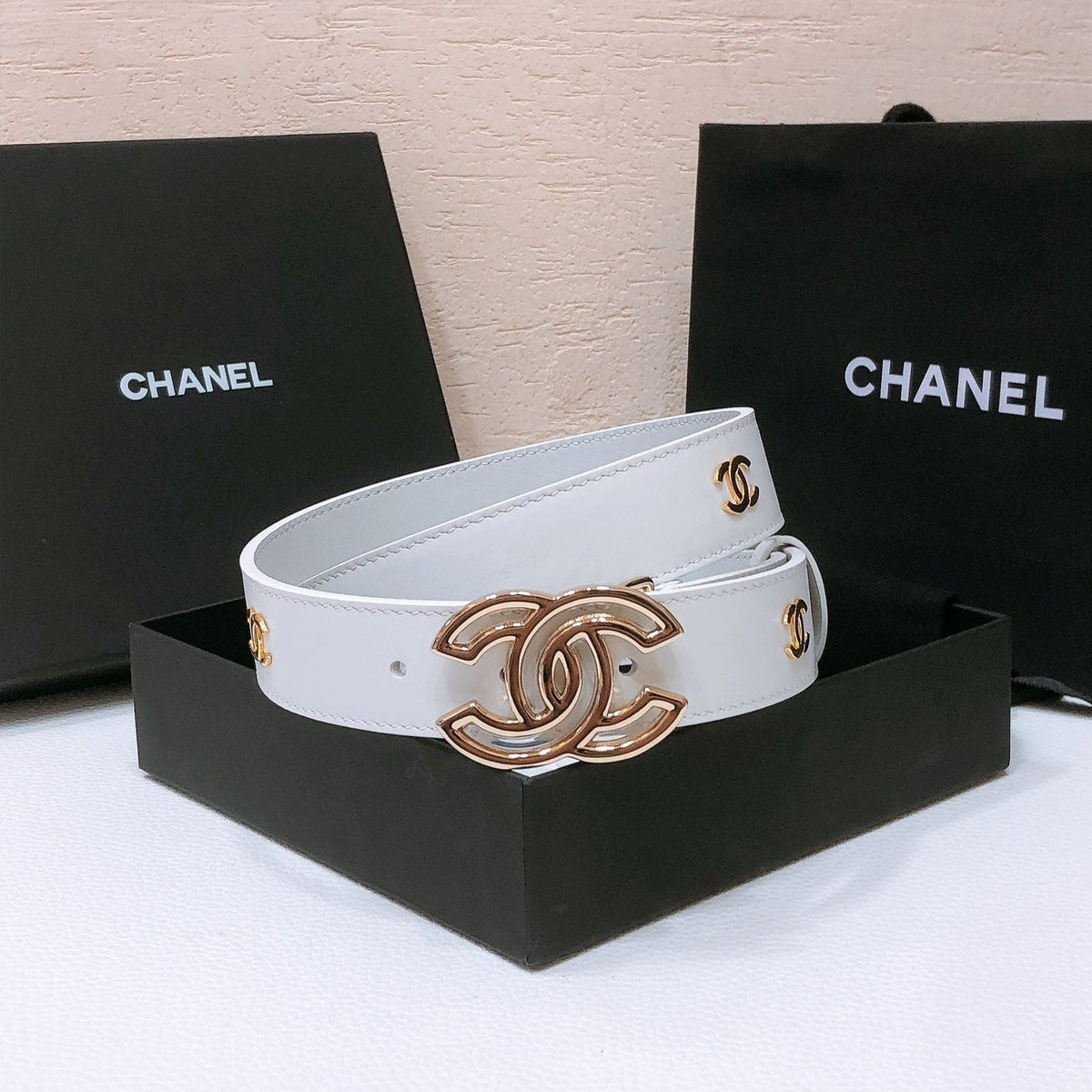 CHANEL BELT 3CM IN WHITE LAMBSKIN WITH GOLD HARDWARE LOGO