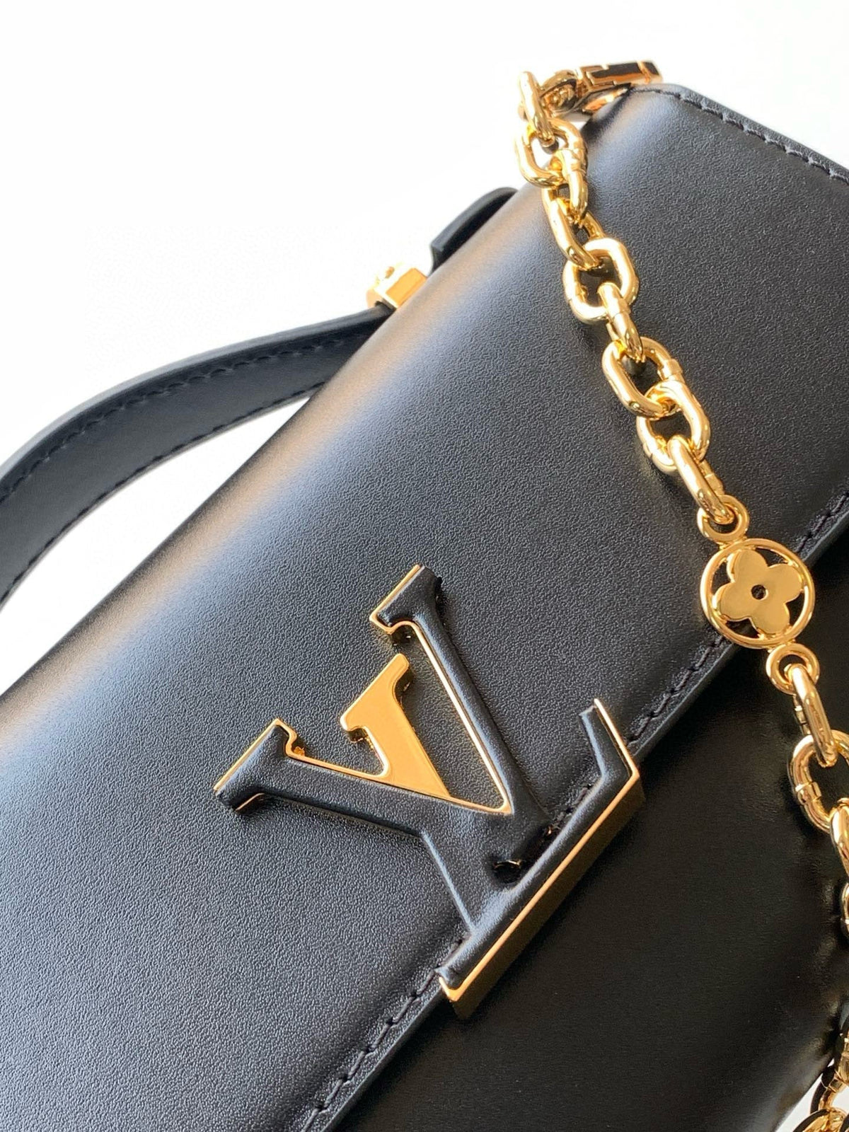 Wallet On Chain Capucines handbag Black Cowhide 250406