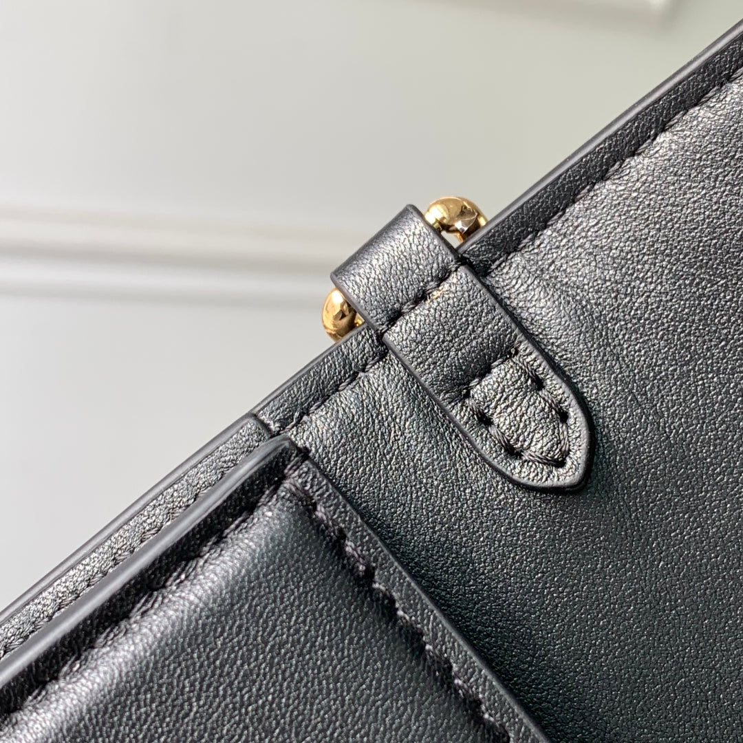 Wallet On Chain LV Bloom 20cm Black Calfskin 250365