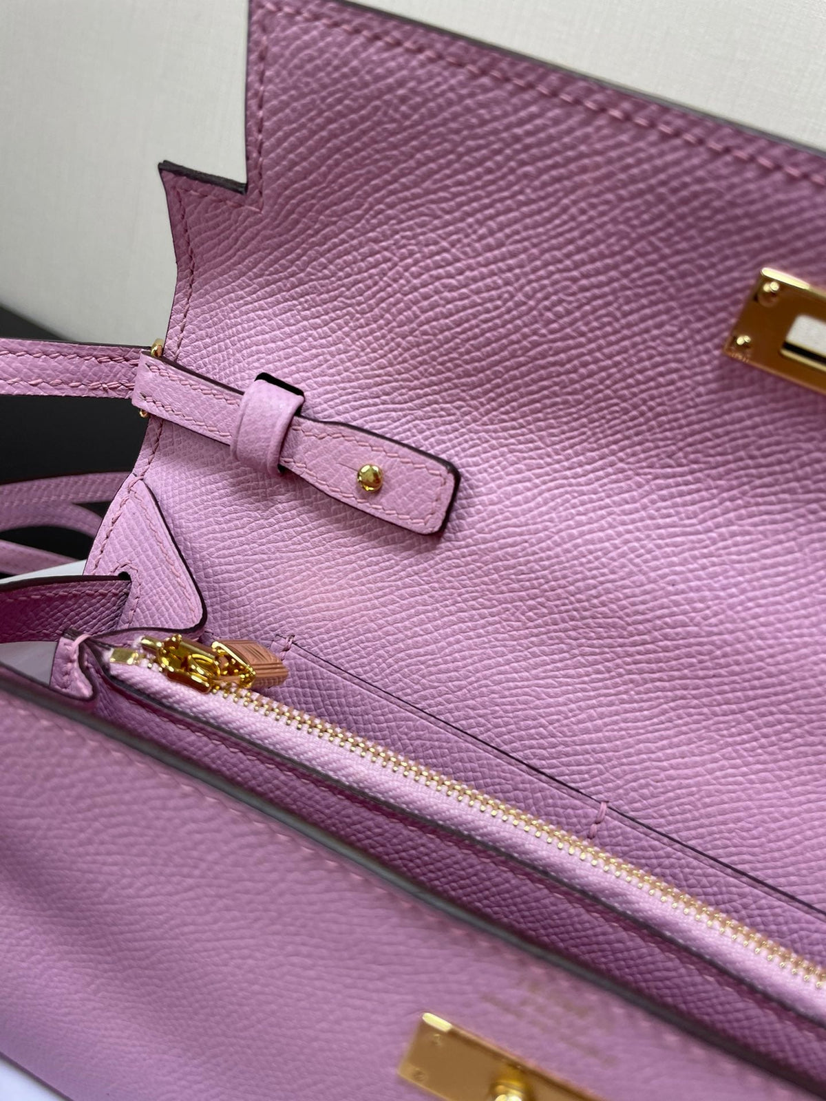 kelly to go wallet 20.5 light pink epsom gold hardware