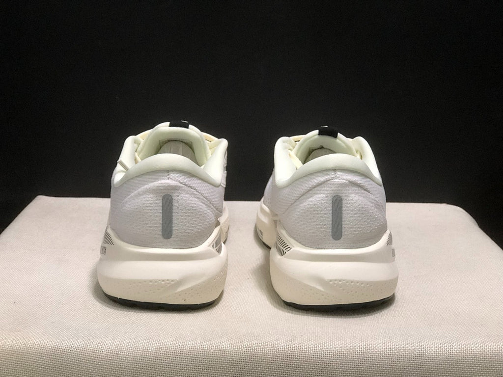 Brooks Adrenaline GTS 24 Support Road Running Shoes Off‑White