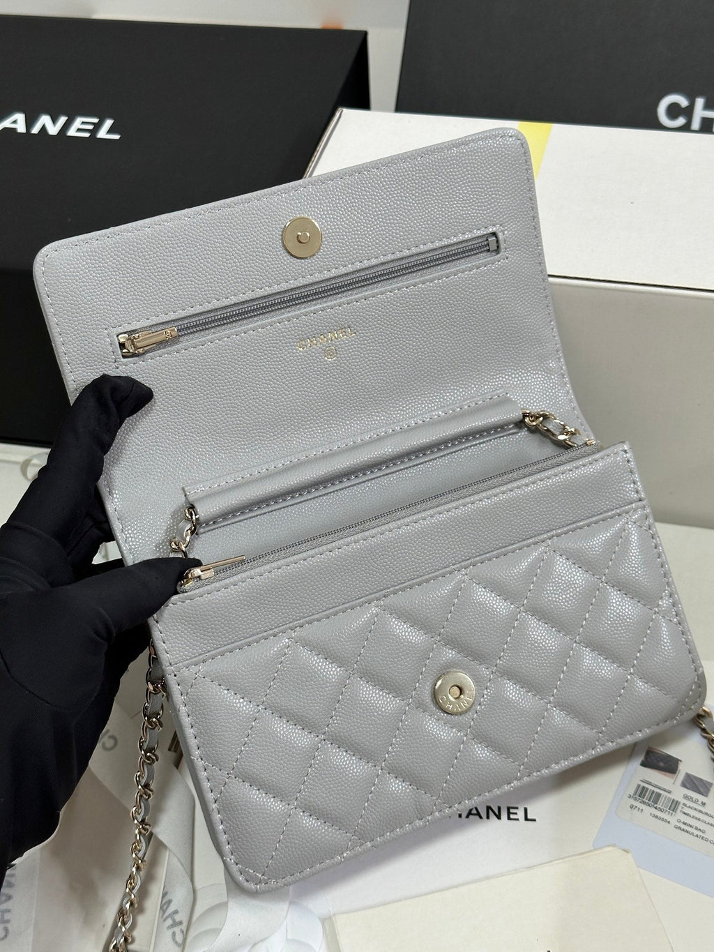 CC 25P Wallet On Chain 19cm Light Gray Cowhide Heart Rhinestone 243598