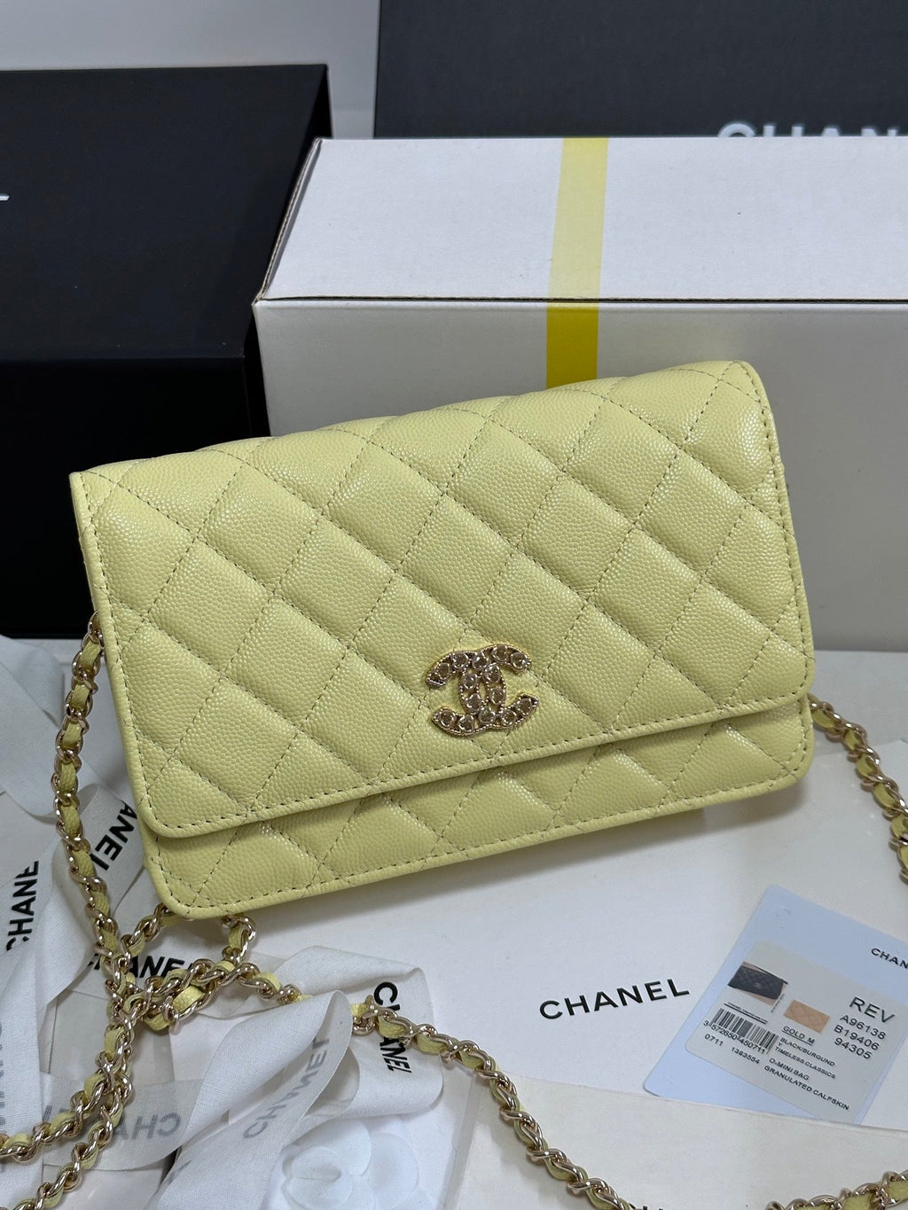 CC 25P Wallet On Chain 19cm Yellow Pastel Cowhide Heart Rhinestone 243595