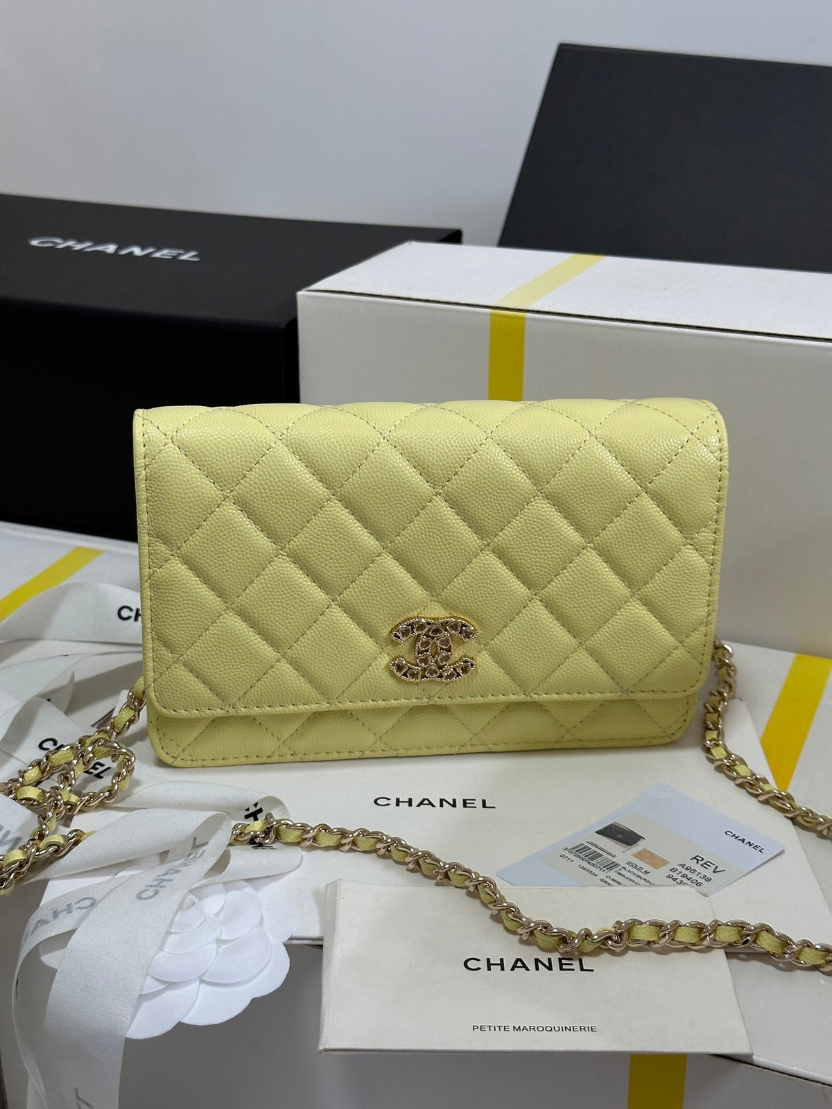 CC 25P Wallet On Chain 19cm Yellow Pastel Cowhide Heart Rhinestone 243595