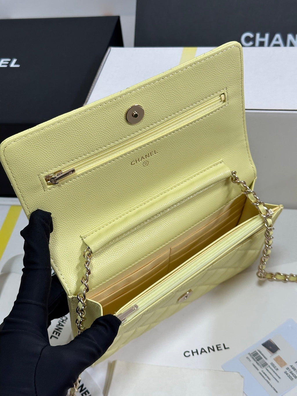 CC 25P Wallet On Chain 19cm Yellow Pastel Cowhide Heart Rhinestone 243595