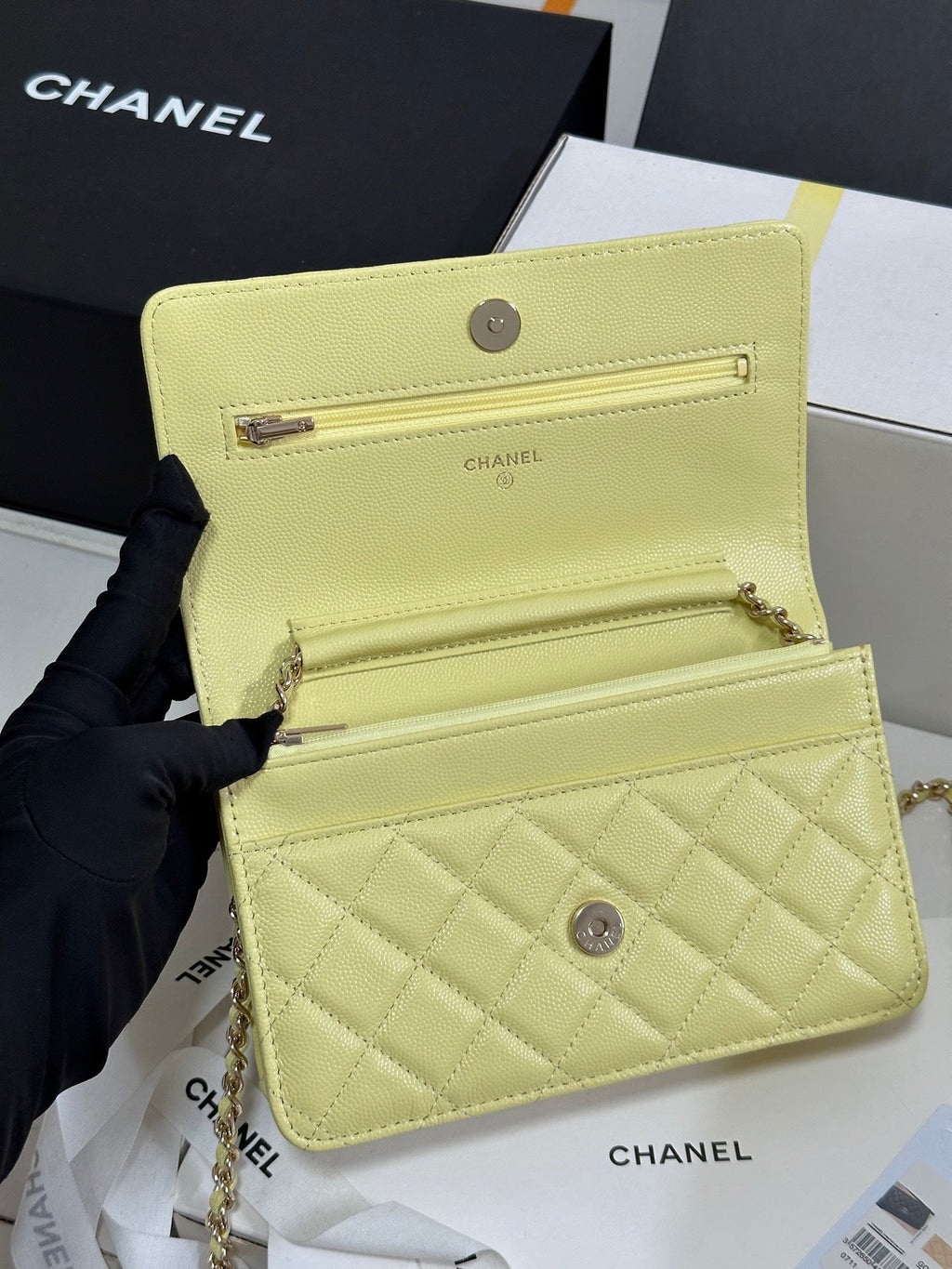 CC 25P Wallet On Chain 19cm Yellow Pastel Cowhide Heart Rhinestone 243595
