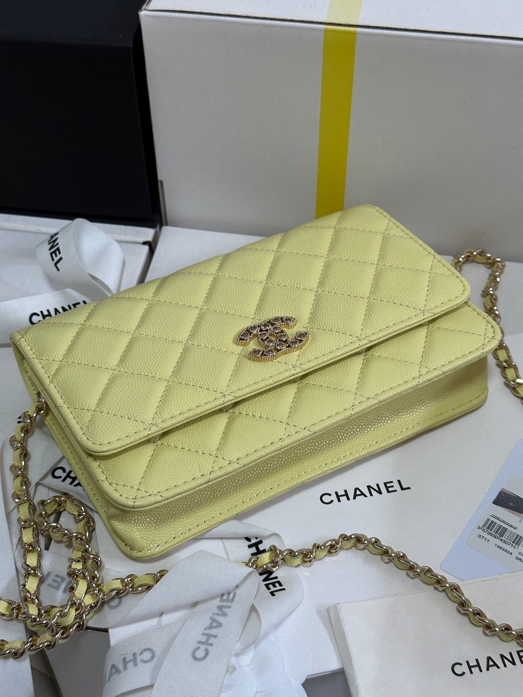 CC 25P Wallet On Chain 19cm Yellow Pastel Cowhide Heart Rhinestone 243595