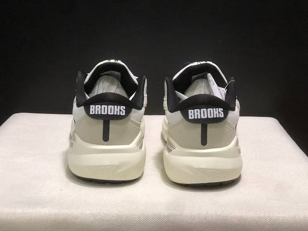 Brooks Adrenaline GTS 24 Support Road Running Shoes Off‑White Black