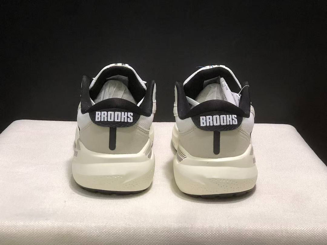 Brooks Adrenaline GTS 24 Support Road Running Shoes Off‑White Black