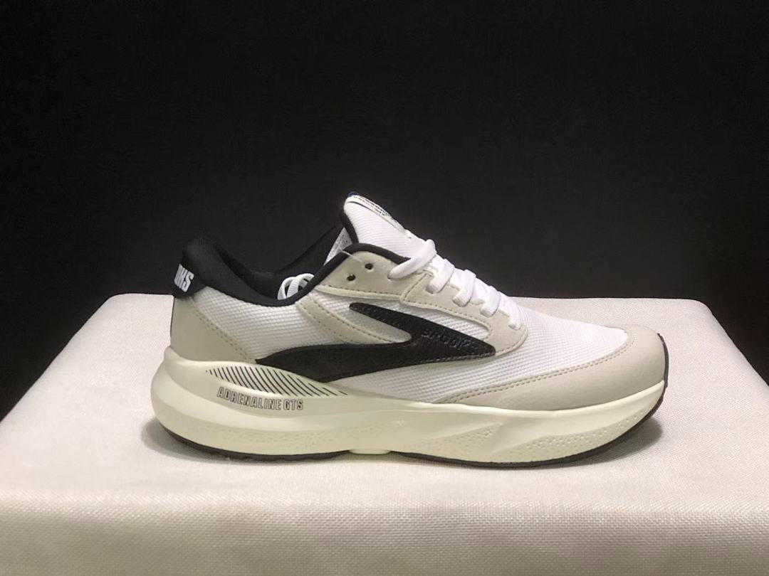 Brooks Adrenaline GTS 24 Support Road Running Shoes Off‑White Black