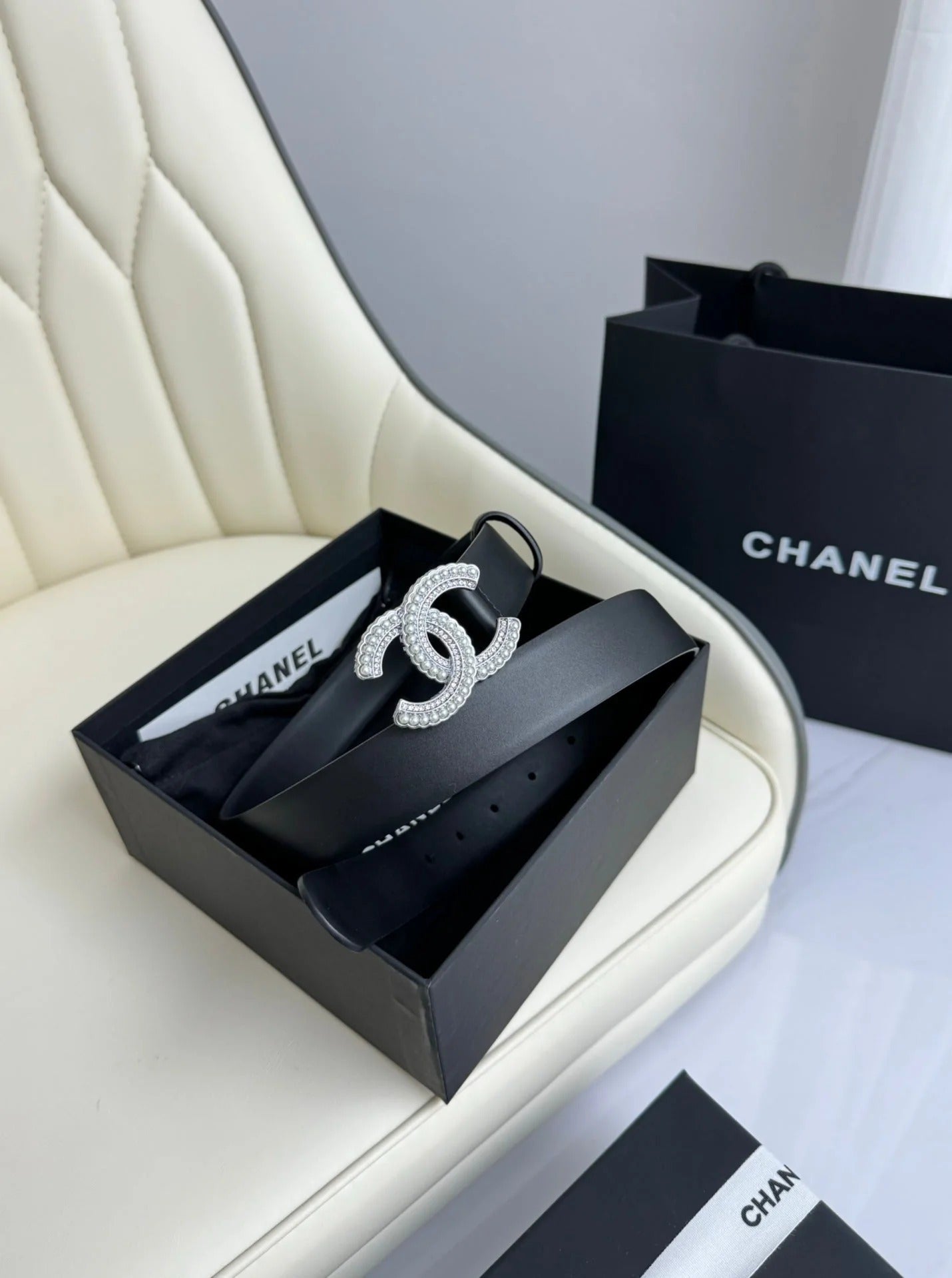 CC BELT 30MM IN BLACK SMOOTH CALFSKIN SILVER HARDWARE ATTACH PEARLS