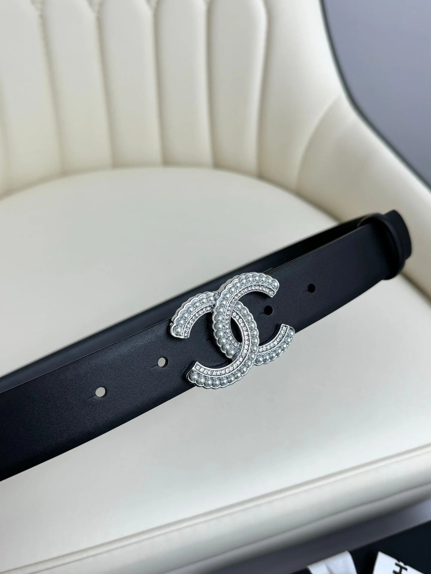 CC BELT 30MM IN BLACK SMOOTH CALFSKIN SILVER HARDWARE ATTACH PEARLS