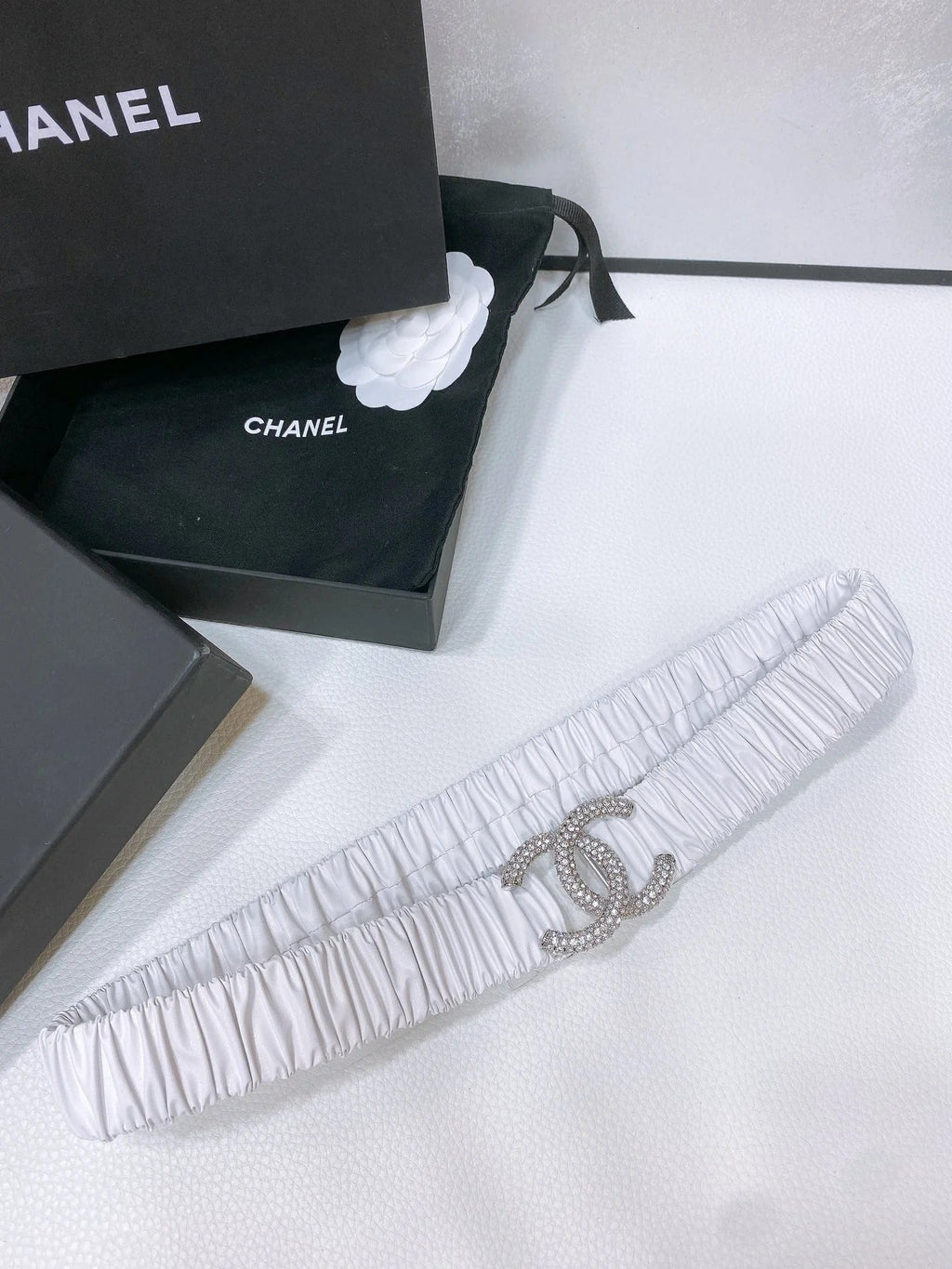 CC ELASTIC BELT 30MM IN WHITE CALFSKIN SILVER HARDWARE WITH RHINSTONES