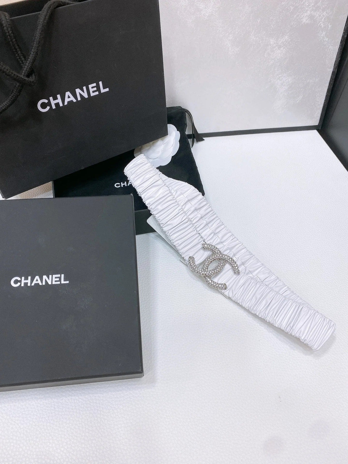 CC ELASTIC BELT 30MM IN WHITE CALFSKIN SILVER HARDWARE WITH RHINSTONES