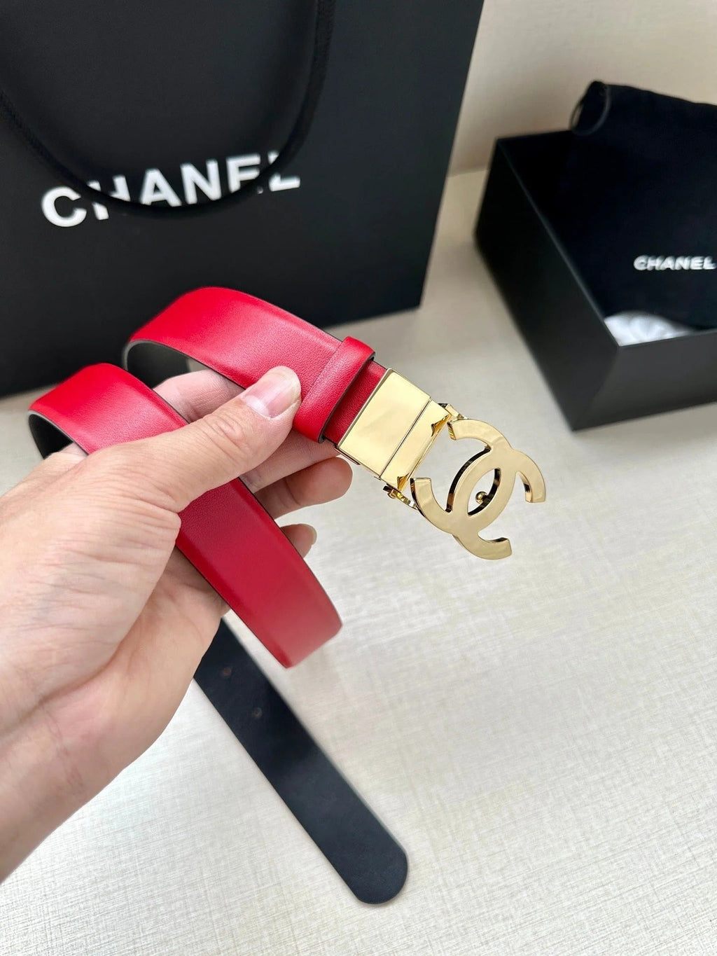 CC 30MM BELT IN CHERRY RED AND BLACK CALFSKIN WITH GOLD HARDWARE