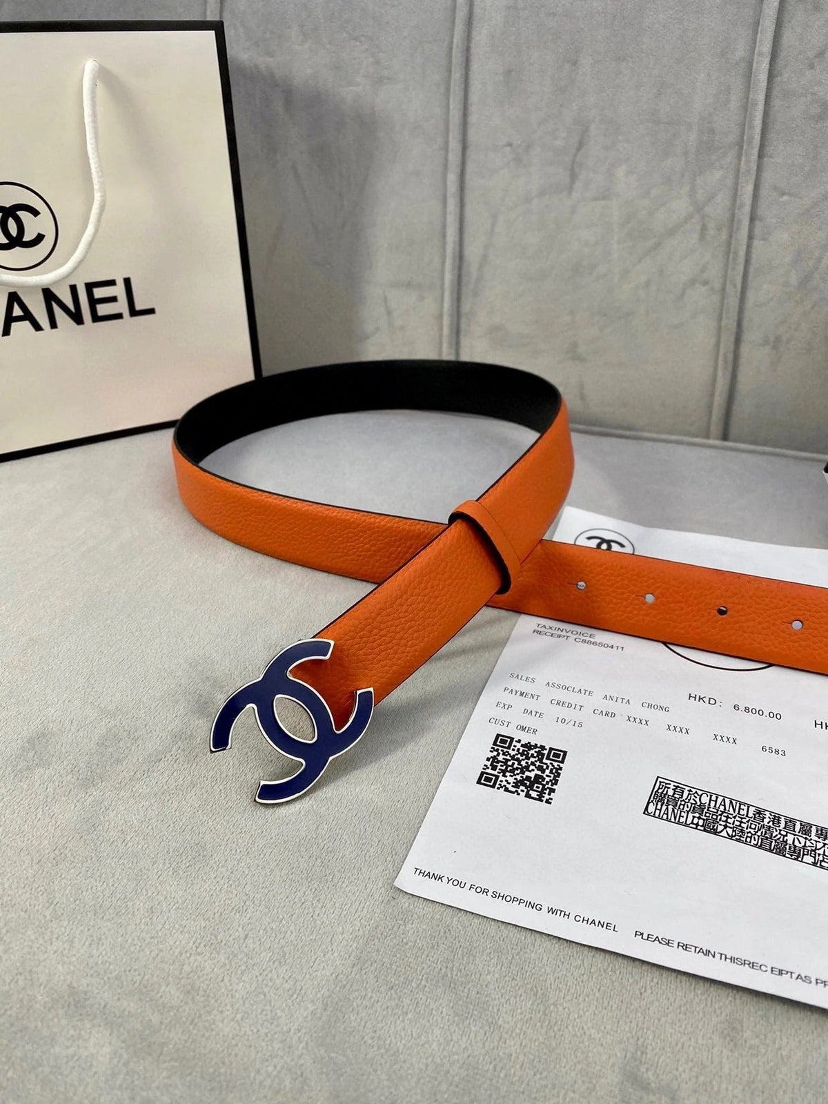 CC 30MM BELT IN FIRE ORANGE GRAINED CALFSKIN WITH NAVY BLUE METAL LOGO