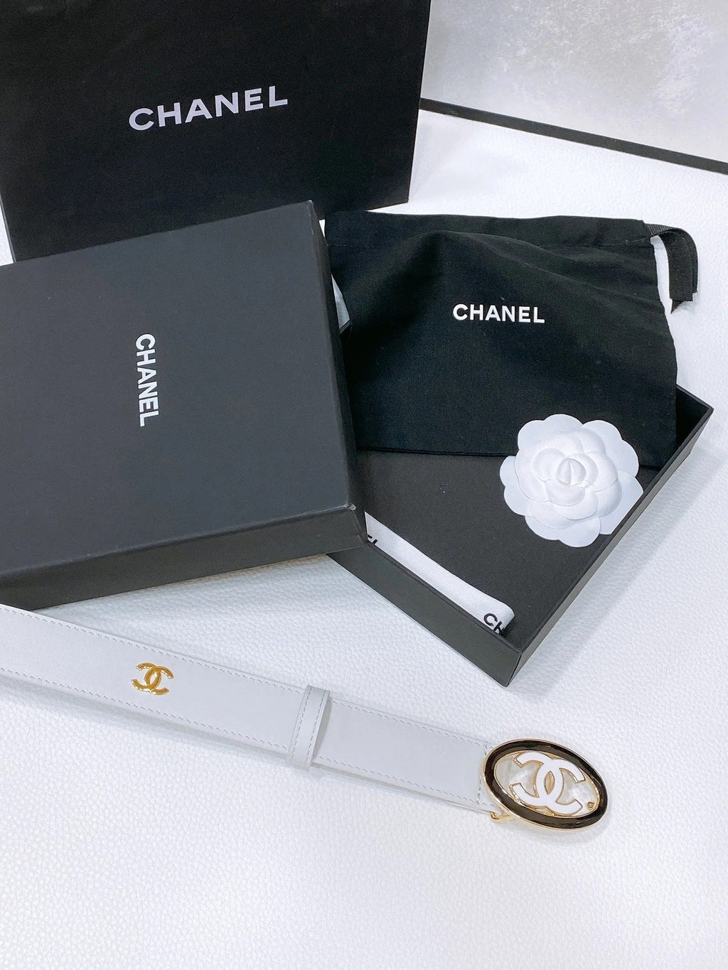 CC 30MM BELT IN WHITE SMOOTH CALFSKIN WHITE MIX BLACK METAL LOGO GOLD HARDWARE
