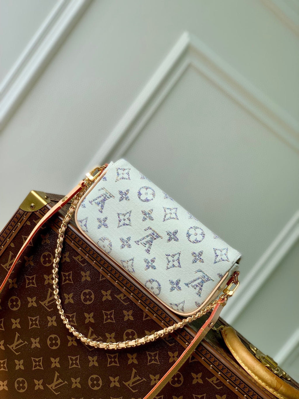 Lv Wallet on Chain Ivy 23.5 White Monogram jacquard fabric
