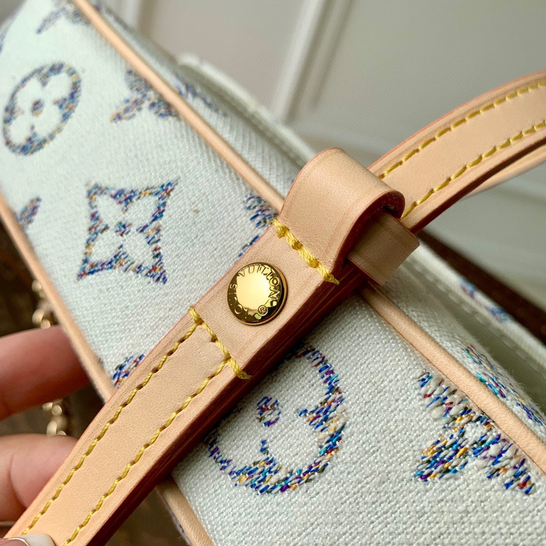 Lv Wallet on Chain Ivy 23.5 White Monogram jacquard fabric