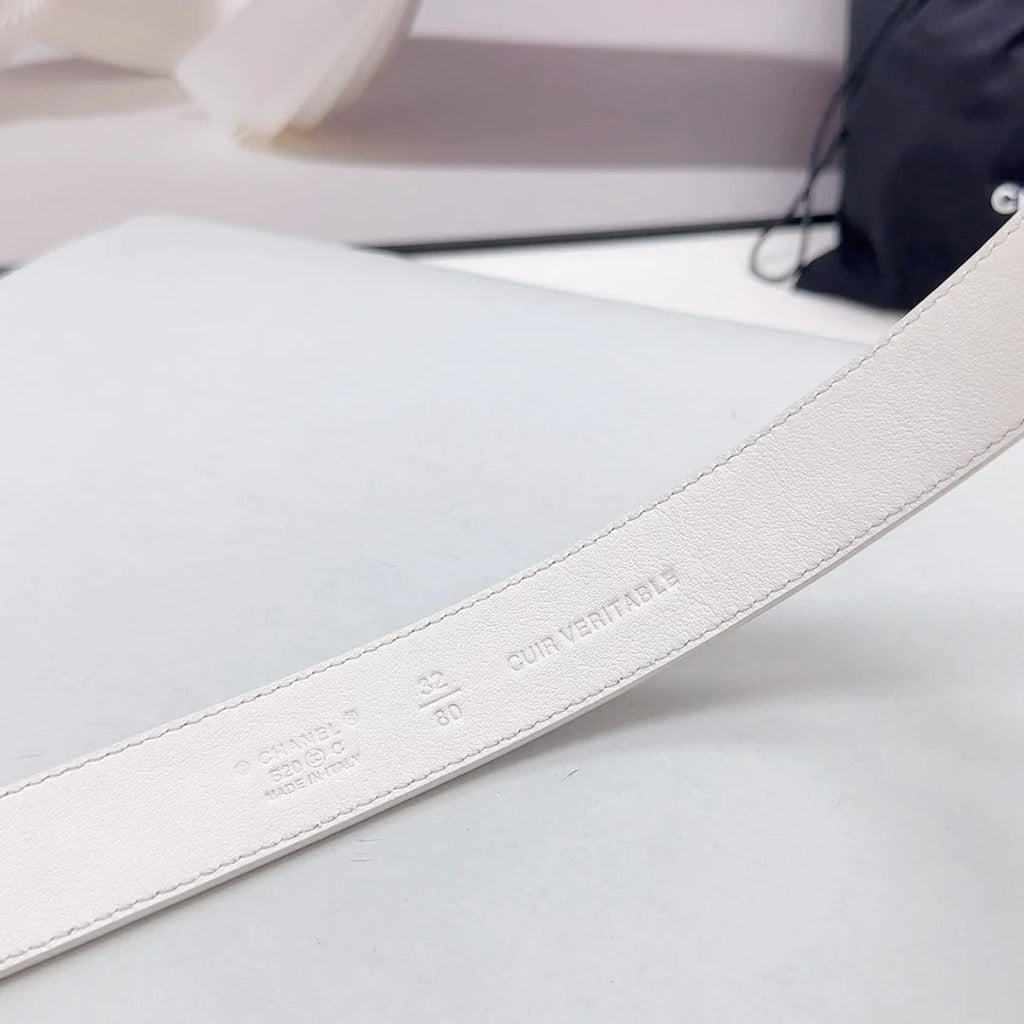 CC 30MM BELT IN WHITE CALFSKIN GOLD HARDWARE ATTACH PEARLS
