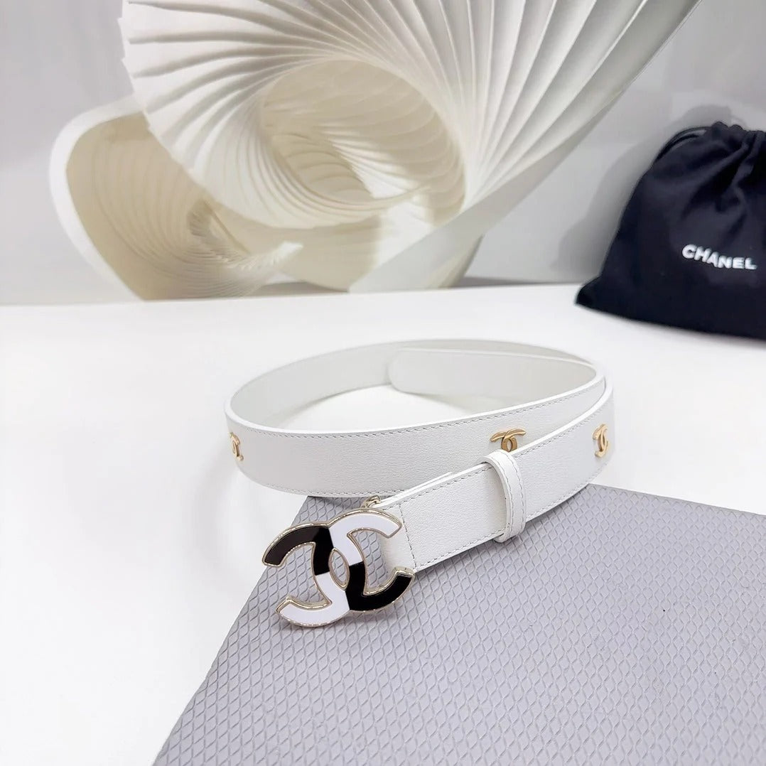 CC BELT 30 MM WHITE CALFSKIN GOLD HARDWARE WITH WHITE MIX BLACK LOGO