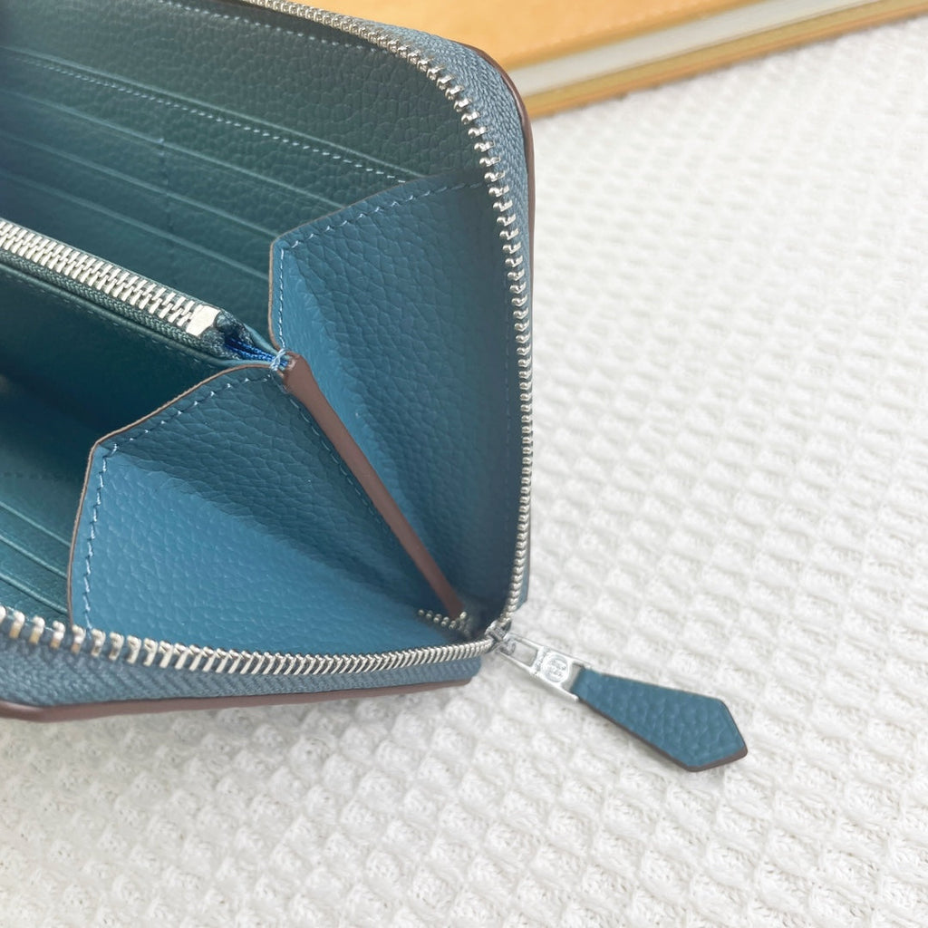 HM Silk'in Holed Classic Wallet 20 Cerulean Grained Calfskin
