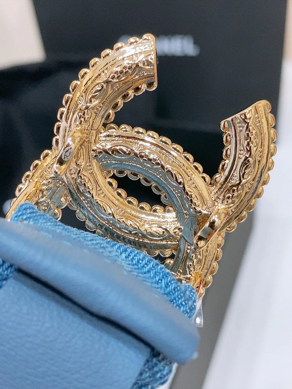DOUBLE C ELASTIC BELT 30MM IN BLUE DENIM GOLD BUCKLE EMBOSSED CRYSTAL