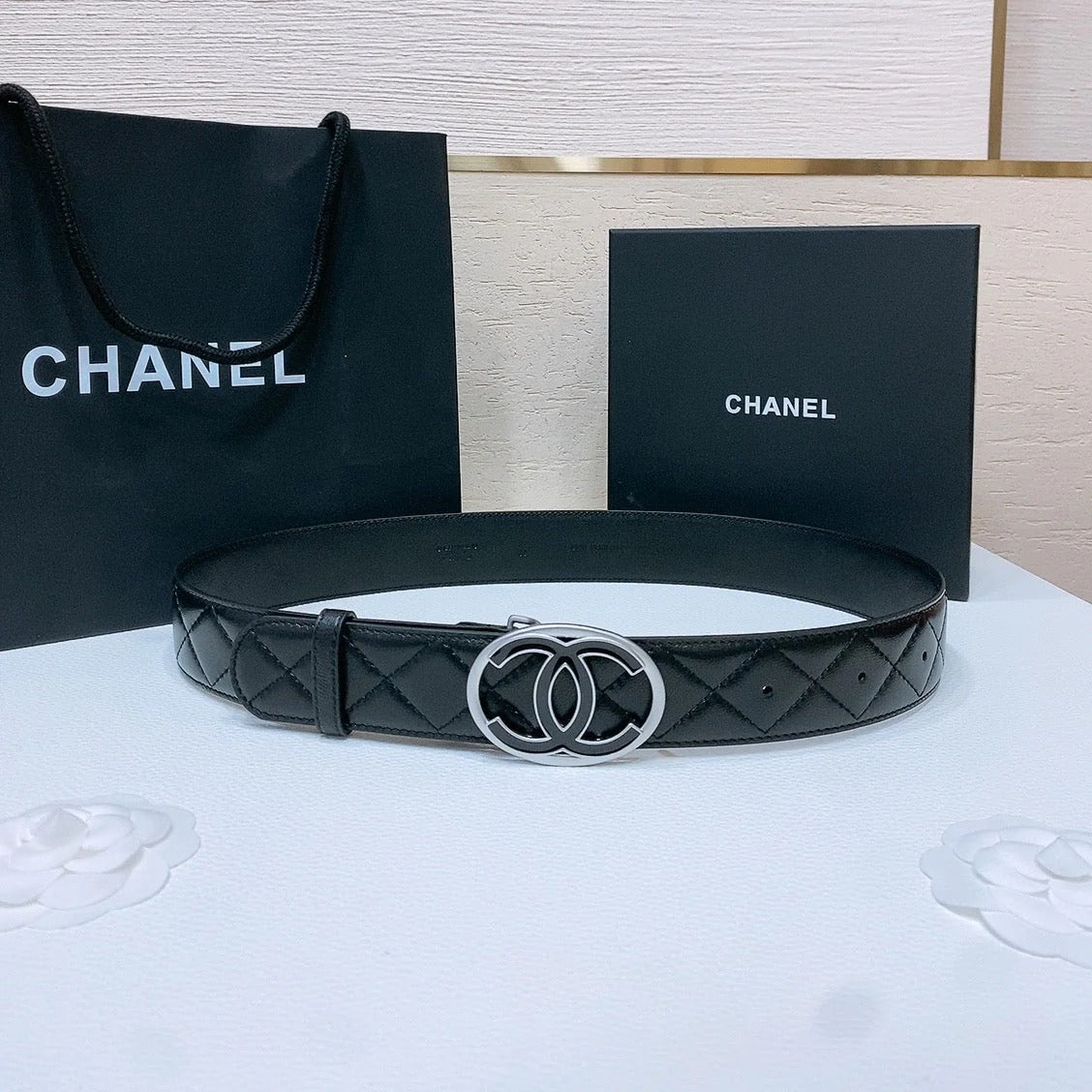 DOUBLE C BELT 38MM IN BLACK QUILTED LAMBSKIN SILVER OVAL BUCKLE CENTERED BLACK LOGO