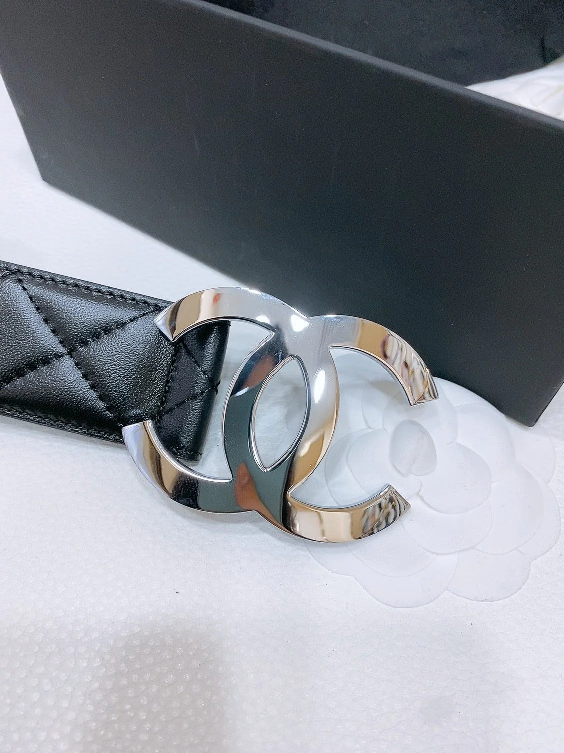 DOUBLE C 38MM IN BLACK QUILTED LAMBSKIN SILVER BUCKLE