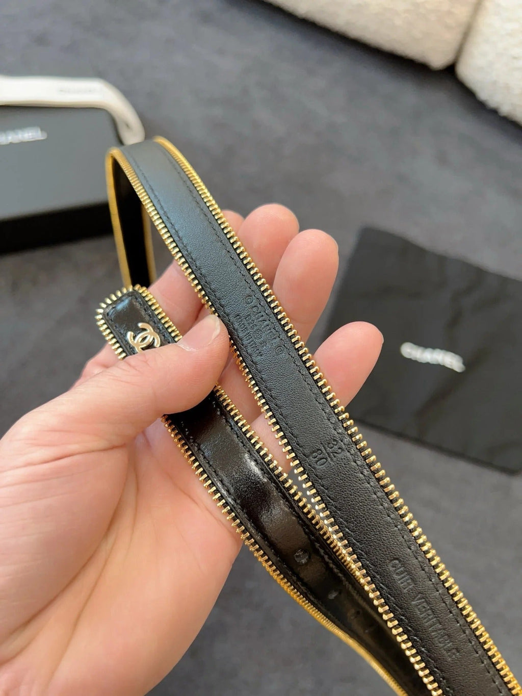 BELT 20MM IN BLACK CALFSKIN WITH INTERWOVEN CHAIN BUCKLE ZIPPER IN TRIM GOLD HARDWARE