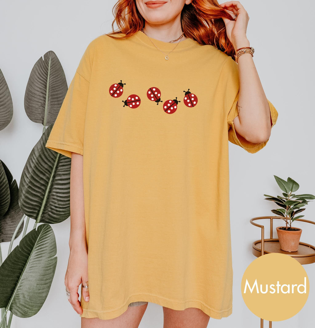 Comfort Colors Retro Ladybug Shirt, Cute Vintage Style Cottagecore Nature Lover Tee, Trendy Summer Boho TShirt