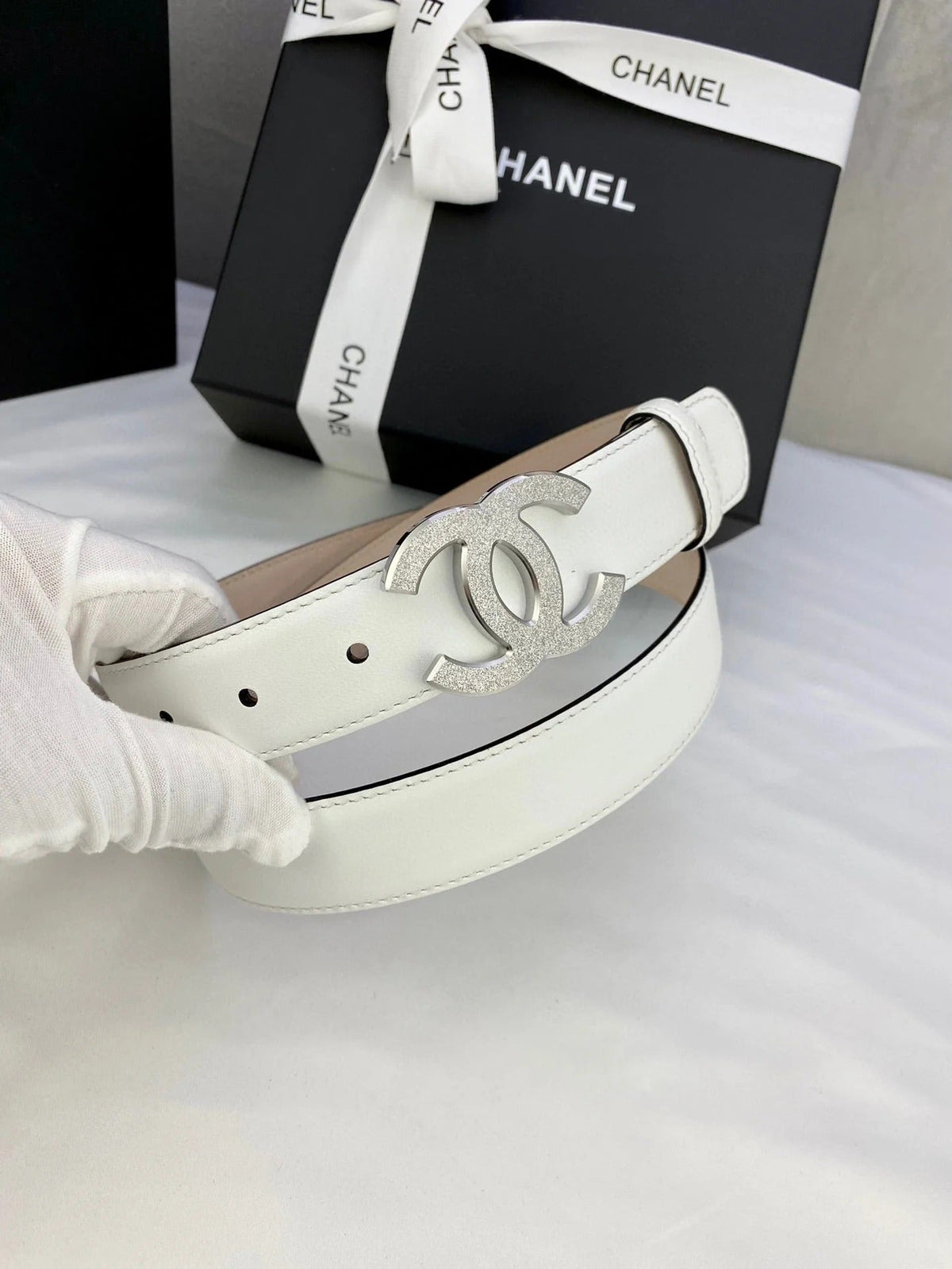DOUBLE C BELT 30MM IN WHITE CALFSKIN METAL BUCKLE