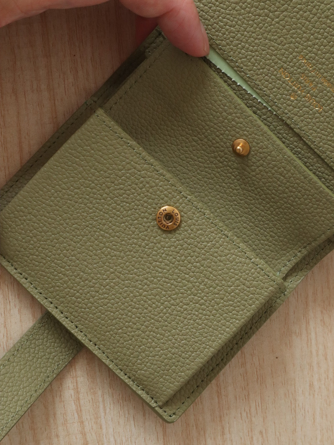 LV Portfoille Locky Wallet Olive Green in Cowhide 287574