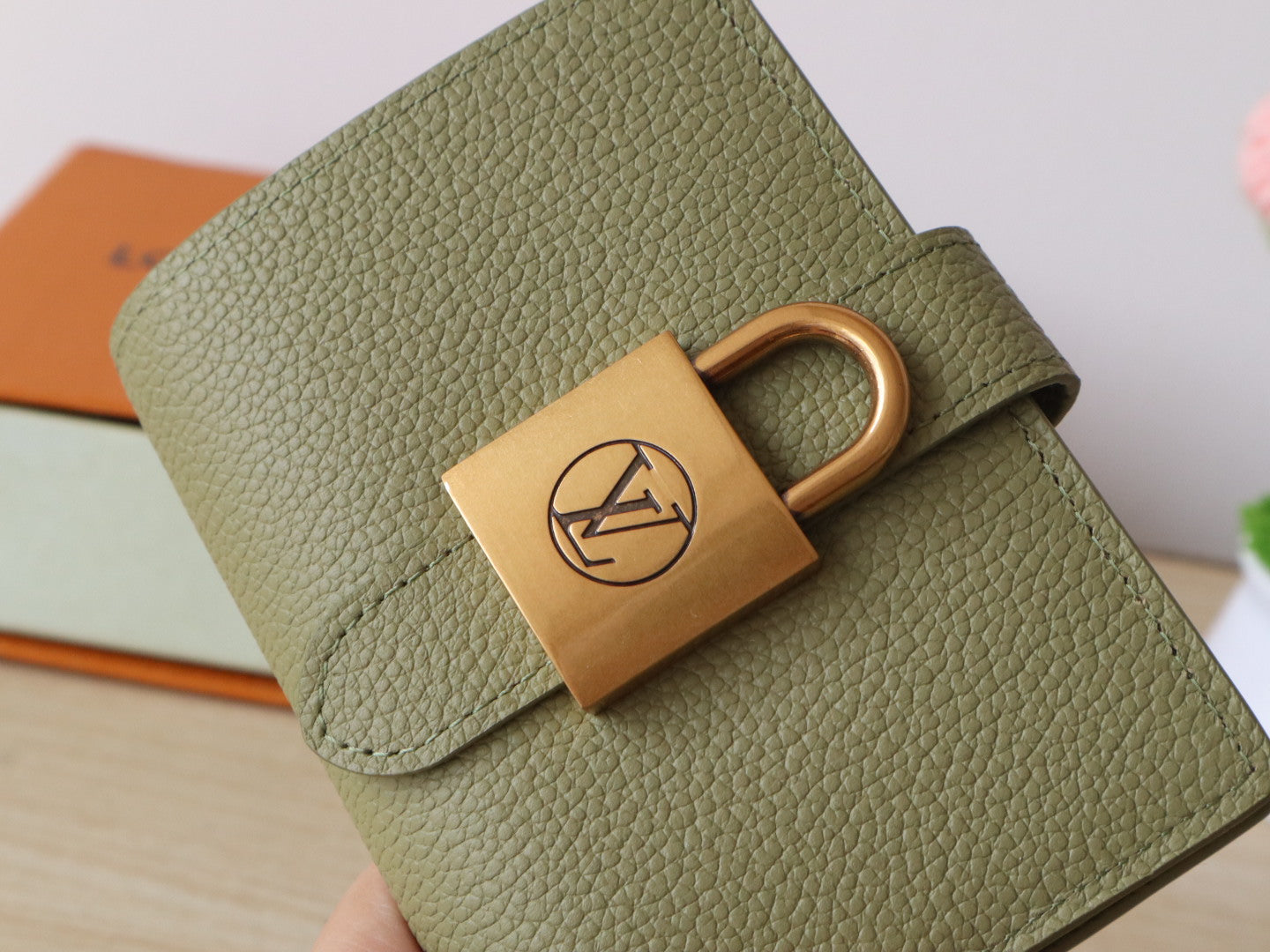 LV Portfoille Locky Wallet Olive Green in Cowhide 287574