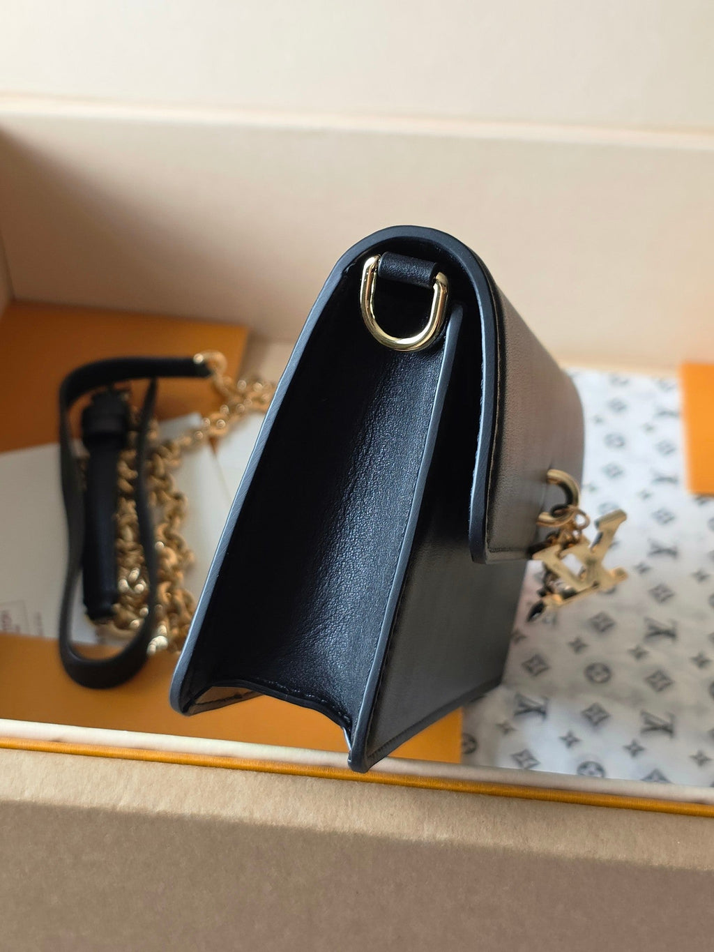LV Wallet On Chain Bloom Black Calfskin 291936