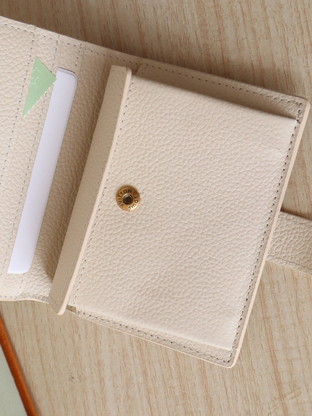 LV Portfoille Locky Wallet Cream in Cowhide 287573