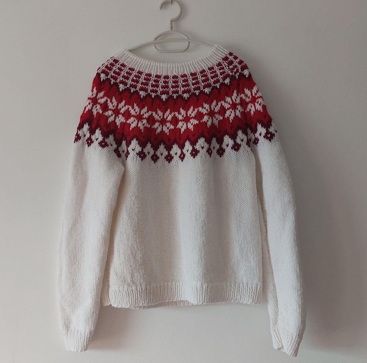 Hand-knitted wool Icelandic sweater Unisex wool sweater Hand-made soft and fuzzy christmas sweater Nordic knit pullover
