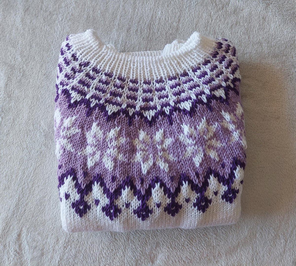 Hand-knitted wool Icelandic sweater Unisex wool sweater Hand-made soft and fuzzy christmas sweater Nordic knit pullover