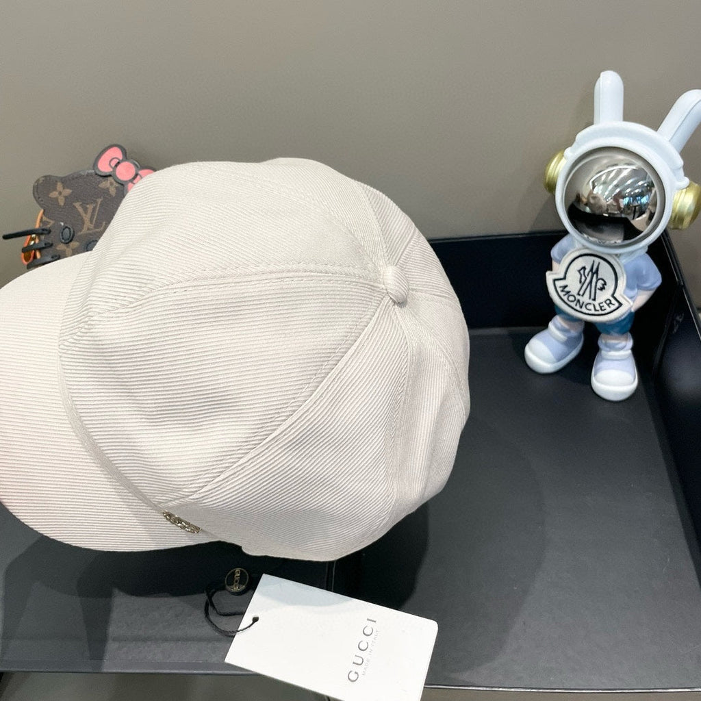 BAKER BOY CAP IN WHITE FABRIC 400797