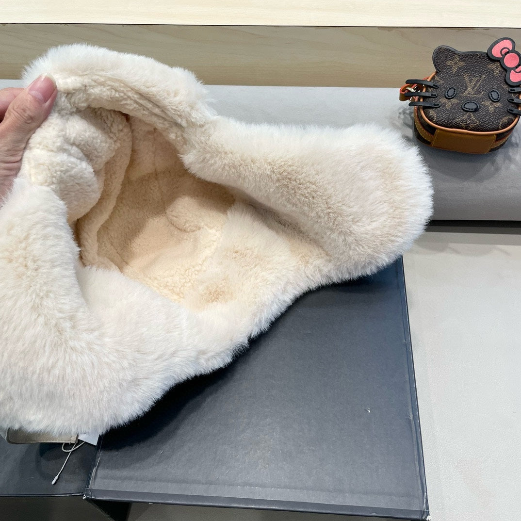 TRAPPER HAT IN WHITE VELVET AND RABBIT FUR 431383