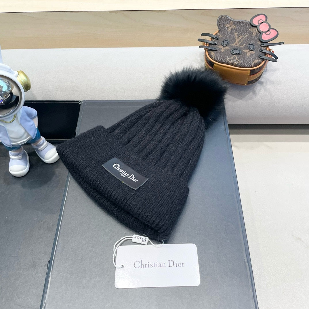 KNITTED BEANIE HAT IN BLACK WOOL AND FOX FUR 435035