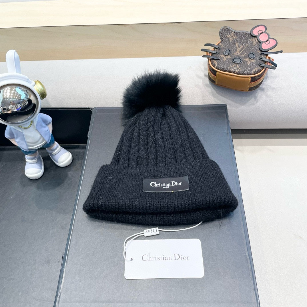 KNITTED BEANIE HAT IN BLACK WOOL AND FOX FUR 435035